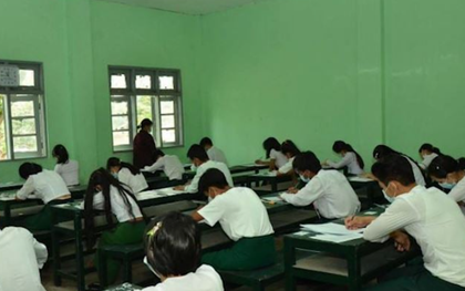 Hơn 60.000 học sinh Myanmar phải thi lại đại học