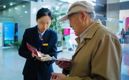 Ông cụ 90 tuổi được thừa kế sổ tiết kiệm hơn 1 tỷ đồng, đến rút tiền thì bị ngân hàng từ chối: “Chúng tôi không thể đáp ứng yêu cầu của bác”