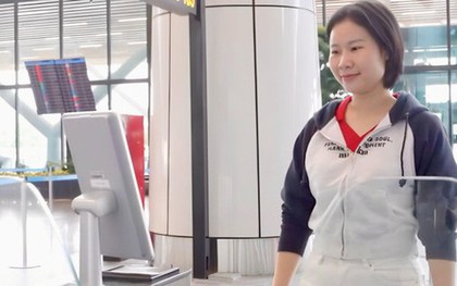 Trải nghiệm làm thủ tục bay dễ dàng bằng sinh trắc học trên VNeID tại Nội Bài
