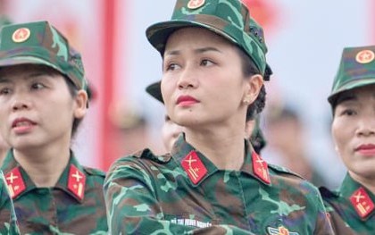 Những “bông hồng thép” tại lễ diễu hành ở Hải Phòng: Ngất xong tỉnh lại tập tiếp