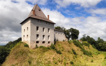 Bí ẩn căn phòng bị bịt kín 300 năm dưới lâu đài Ukraine