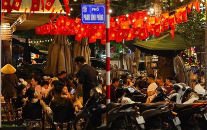 Hà Nội vào cao điểm nắng nóng, quán giải khát chật như nêm