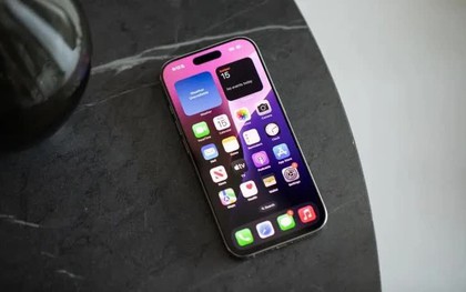 Tại sao tiết kiệm pin bằng AI không chỉ là tính năng mới, mà là chiến lược sống còn của iPhone?