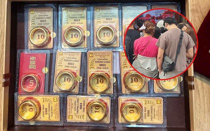 Người phụ nữ ở Hà Nội mang vàng chốt lời giữa dòng người xếp hàng mua: “Không gì tăng mãi được đâu”