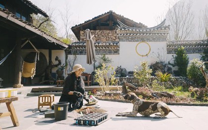 Cô gái 34 tuổi thuê 12.000m2 đất hoang để "sống chill", tự tay tạo nên "thiên đường" giữa thiên nhiên