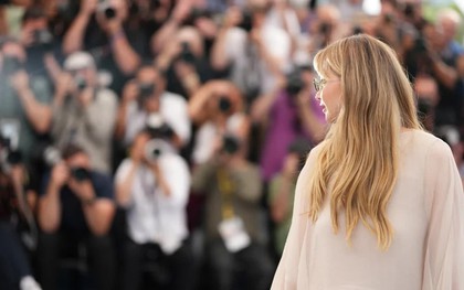Jennifer Lawrence cảm thấy "như người ngoài hành tinh" khi mới làm mẹ