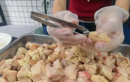 Chủ quán ăn kiếm 700 triệu/tháng nhờ livestream nhổ lông phao câu gà