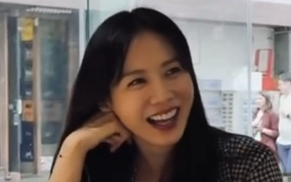 Son Ye Jin chỉ cần 9 giây để khiến netizen phải "khó chịu" với Hyun Bin: Ghen tị với anh ta quá
