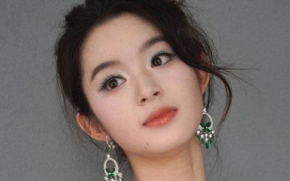 Toàn cảnh vụ nữ diễn viên bị điều tra cả dòng họ vì đôi bông tai