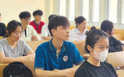Đề Văn thi vào lớp 10 THPT chuyên Khoa học Xã hội và Nhân văn