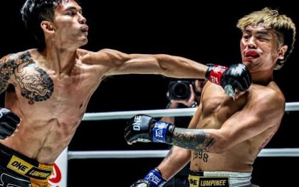Suýt thua vì thách đối thủ đấm vào mặt, võ sĩ muay Thái tung 2 đòn hiểm lật kèo
