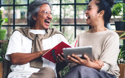 Đến tuổi trung niên mới bắt đầu lo tiền: Vì sao chúng ta thường "tỉnh ngộ tài chính" quá muộn?