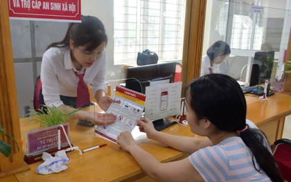 Khách hàng yêu cầu rút sổ tiết kiệm 350 triệu chuyển vào tài khoản khác để "niêm phong", nhân viên Agribank lập tức thấy điểm bất thường