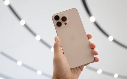 Cha đẻ iPhone bắt tay người ngoài với thoả thuận 6,5 tỷ USD, Apple sắp phải "khóc thét"?