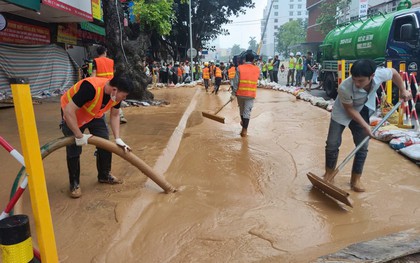 Ban Quản lý Đường sắt đô thị Hà Nội nói gì về hiện tượng bùn đất phun trào trên phố Cát Linh?