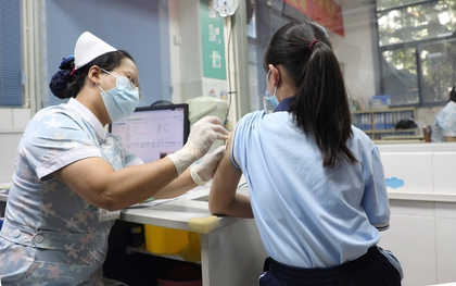 Tại sao nữ giới 9 - 14 tuổi chỉ tiêm 2 mũi vắc xin HPV nhưng 15 - 45 tuổi cần tiêm 3 mũi?