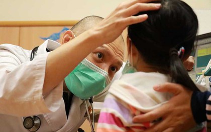 Hà Nội gia tăng trẻ nhập viện vì Covid-19, bác sĩ đưa ra khuyến nghị bảo vệ trẻ mùa dịch