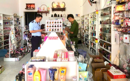 Cận cảnh thu giữ hơn 2.000 lọ mỹ phẩm không rõ nguồn gốc xuất xứ của chủ shop sinh năm 1994 ở Cà Mau: Nhiều thương hiệu quen thuộc!
