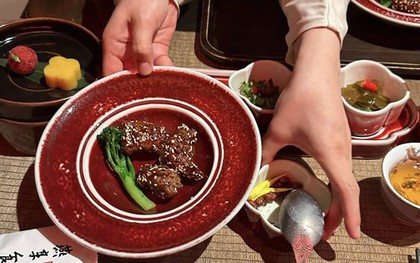 Khách Việt ấn tượng với trải nghiệm ở quán lẩu Trung Quốc, nhận xét: "Vua chúa cũng chỉ đến thế là cùng!"