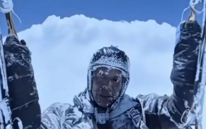 Bị kẹt trong đám mây, người chơi dù lượn suýt chết cóng ở nhiệt độ -40°C