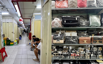Đột kích Saigon Square: Phát hiện hàng nghìn sản phẩm “nhái” Rolex, Gucci, Hermès…, cả loạt gian hàng đóng sập cửa tránh kiểm tra