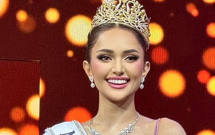 Tân Hoa hậu Hoàn vũ Philippines bơ vơ khi đăng quang