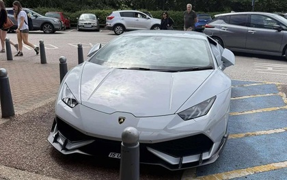 Bị chỉ trích vì đỗ xe ở chỗ cho người khuyết tật, tài xế Lamborghini làm một hành động khiến cả MXH 'quay xe' gấp