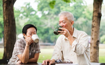 COVID-19 trở lại, khuyến cáo người trung niên và cao tuổi: Ít đụng 2 thứ, ăn nhiều 3 món, làm tốt 4 việc, tăng cường miễn dịch