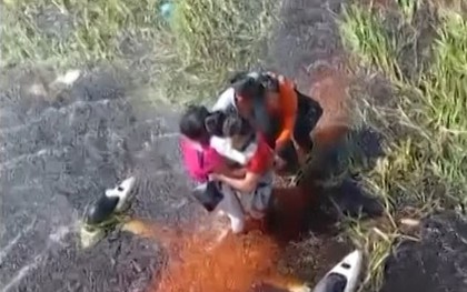 36 giờ kinh hoàng sau khi máy bay rơi thẳng đầm lầy cá sấu: Cảnh tượng giải cứu các hành khách tựa phim kinh dị
