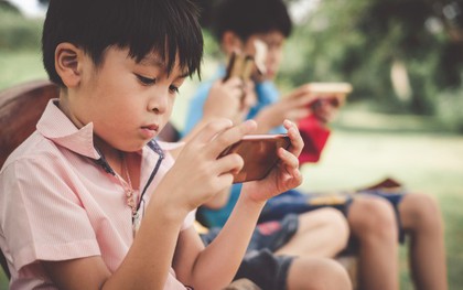 Lời cảnh báo từ giáo sư ĐH top đầu: Đừng vội cho con dùng điện thoại nếu muốn con thành công và hạnh phúc!