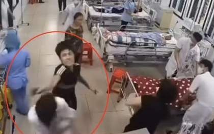 Nhân viên y tế BV Đa khoa Nam Định bị người nhà bệnh nhân đánh liên tiếp vào đầu