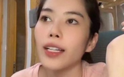 Bị chê nghèo vì mang dép 50K, nữ ca sĩ Việt nổi tiếng cả nước nói rõ một điều