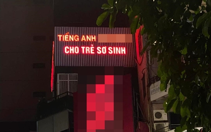 Tấm biển quảng cáo ngang đường "tiếng Anh cho trẻ sơ sinh" khiến MXH đứng hình: "Khéo đầy năm là có trong tay bằng IELTS 7.0 chứ không đùa"