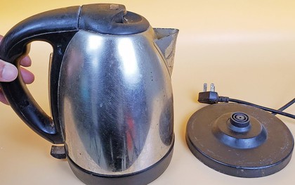 SAI LẦM dùng ấm siêu tốc vừa đốt tiền điện vừa tự rước hoạ vào thân