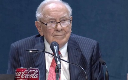 Warren Buffett: Mới đi làm đừng quan tâm tới lương, thay vào đó hãy tập trung vào một 'yếu tố cực kỳ quan trọng' khác