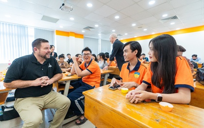Sinh viên Ngôn ngữ Anh HUTECH: Học thế nào để chinh phục thị trường toàn cầu