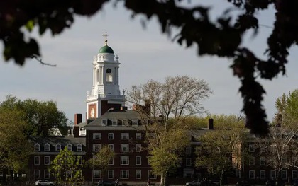 Thực hư thông tin Bộ trưởng Giáo dục Mỹ gửi thư cho ĐH Harvard, phía trường phản ứng bằng cách... chữa chính tả trong thư?
