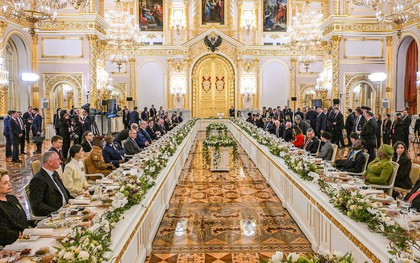 Dạ yến chiêu đãi lãnh đạo 30 nước của ông Putin có gì?: Từ hương vị Nga đến lời chúc "thế hệ chiến thắng"