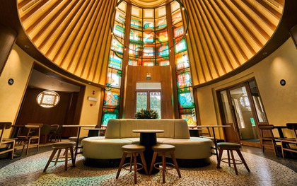 Cửa hàng Starbucks siêu đặc biệt tại Hà Nội: Trần nhà mô phỏng nón lá, đường cong Hồ Gươm uyển chuyển