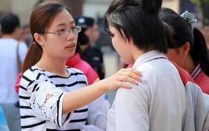 "Bêu" cả hình ảnh Hội trưởng hội PH lên mạng, bà mẹ Hà Nội bị chỉ trích: Chị có đúng cũng thành sai mất rồi!