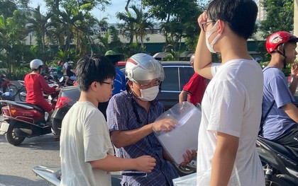 3.000 thí sinh tranh suất vào lớp 10 trường chuyên hot nhất nhì Hà Nội