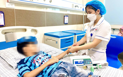 Bé trai sốc nhiệt sau vài phút vào phòng điều hòa