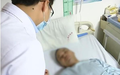 Người đàn ông hôn mê 7 ngày sau khi ăn 1 thực phẩm trong tủ lạnh, nhà nào có thì cần bỏ ngay!