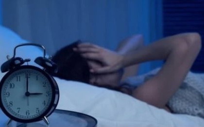 Ngủ 2 tiếng mỗi đêm, người phụ nữ nhập viện tâm thần