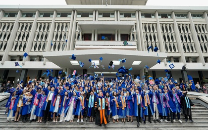 "Vững Rễ, Vươn Xa" – Thông điệp ý nghĩa gửi gắm đến thế hệ Tân Cử nhân 2025 Trường Fulbright
