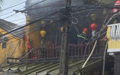 Cháy cửa hàng lưu niệm ở trung tâm phố cổ Hội An