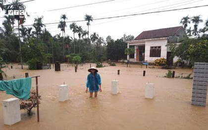 Hơn 2.700 nhà dân ở Quảng Nam, Quảng Trị chìm trong biển nước