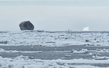 Tảng băng đen tiếp cận Canada, mang bí mật lớn?