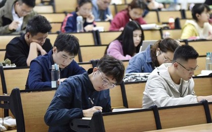 Chuyên gia nổi tiếng khuyên "tuyệt đối đừng chọn ngành học này, chỉ tốn cơm tốn gạo cha mẹ", dân tình tranh cãi dữ dội: Thiển cận quá!
