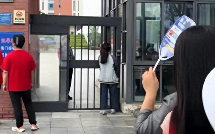 Thí sinh đi muộn không được vào trường thi, số phút đến muộn khiến dân tình tranh cãi "ỏm tỏi": Công bằng hay quá tàn nhẫn!